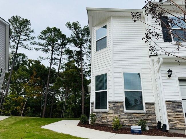 Building Photo - 1919 Hinesley Dr