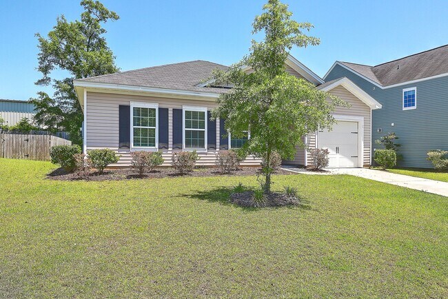 Foto del edificio - Great single story ranch home and close to...