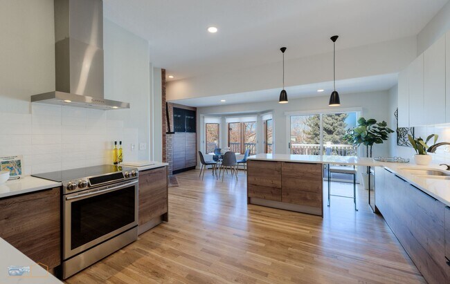 Building Photo - Breathtaking Waneka Lake Ranch with Mounta...