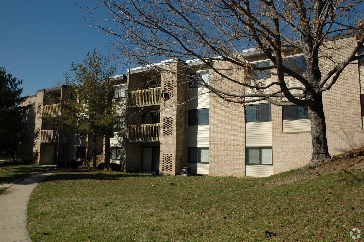 Burgundy Park Apartments in District Heights, MD