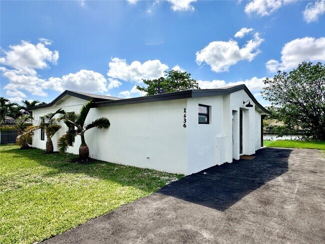 Foto del edificio - 1436 SW 76th Ct