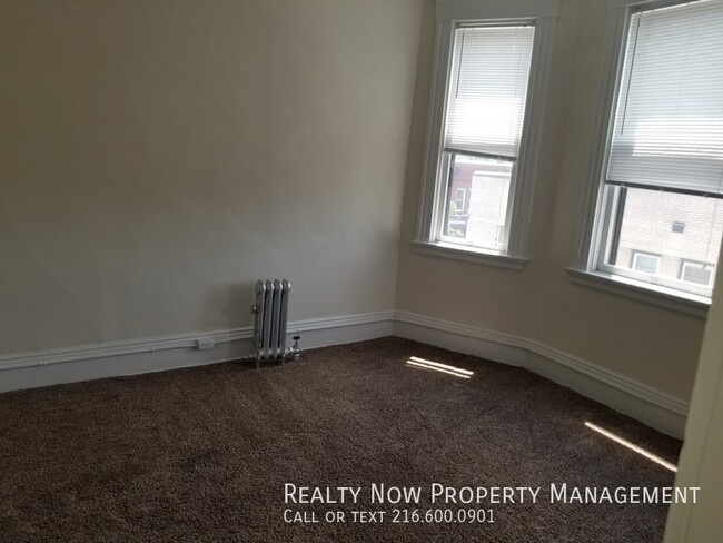 Foto del edificio - 1 bedroom suite in downtown Willoughby