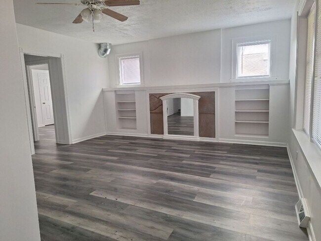 Foto del edificio - 320 W 16th St
