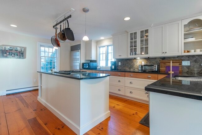 Building Photo - 37 Duck Hill Ln
