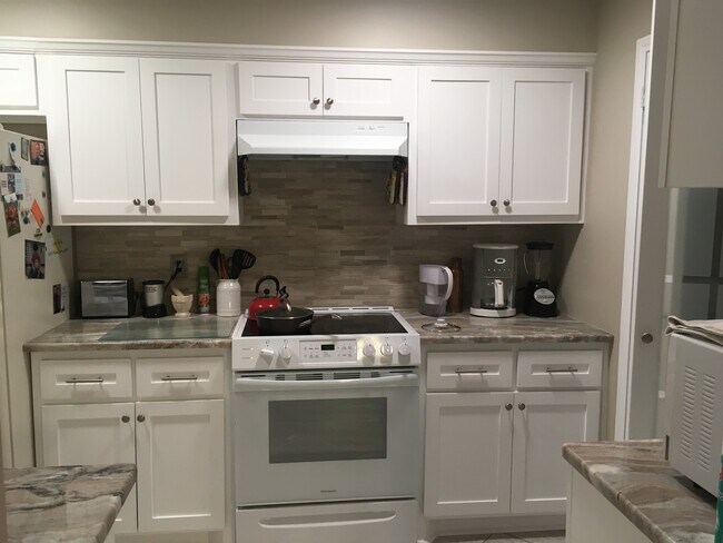 Foto del edificio - 6325 Creekbend Dr