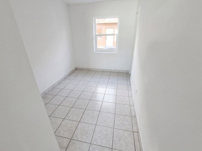 Foto del edificio - 625 W Ave A