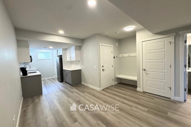 Photo du bâtiment - 8023 Cedric Mah Rd