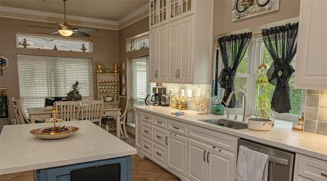 Building Photo - 24811 Valleylight Dr