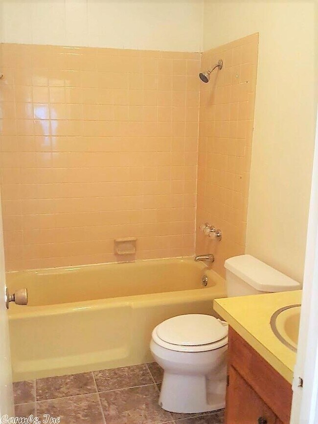 Building Photo - 3111 Tulip St