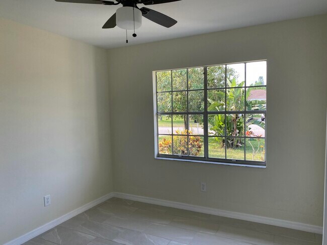 Foto del edificio - 255 SW Bridgeport Dr
