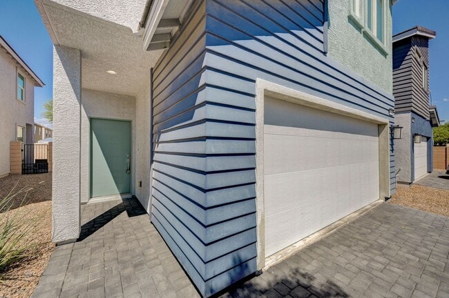 Building Photo - 2022 Single Family Home: 50% off first mon...