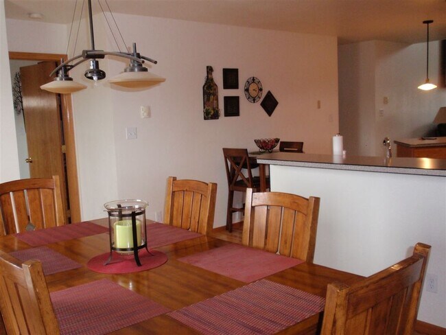 Foto del edificio - 1431 Thaxton Ct
