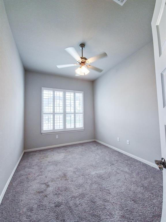Foto del edificio - 12716 Bloomington Dr