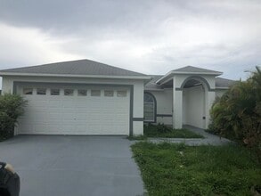 Building Photo - 401 Blackbird Way