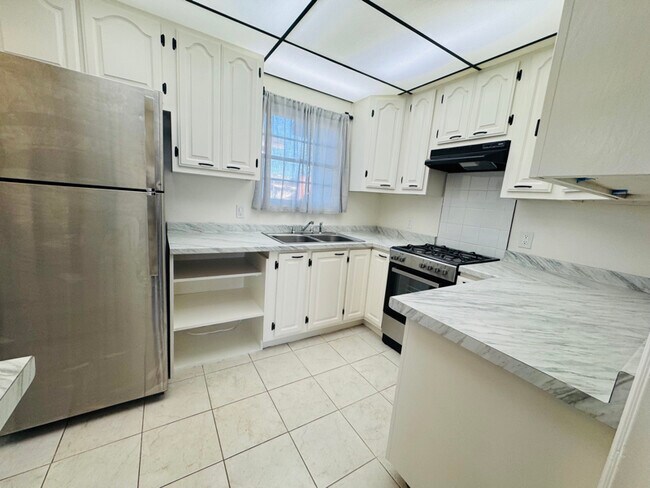 Foto del edificio - 10609 Mountain View Ave