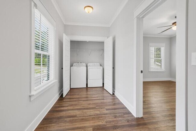 Building Photo - 1504 Cottage Grv