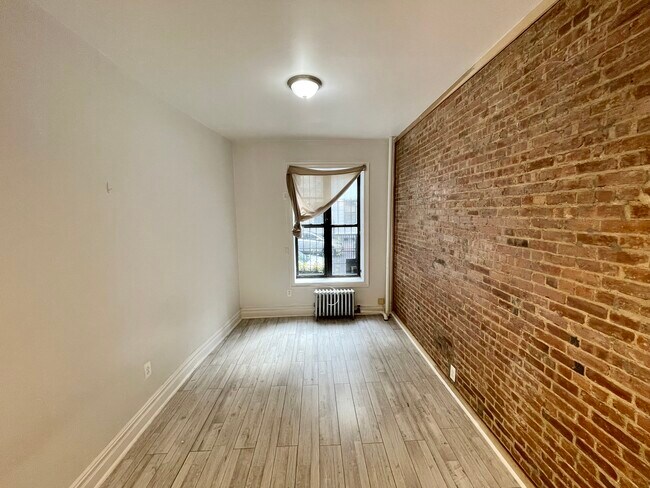 Foto del edificio - 9 W 107th St