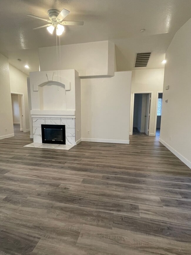 Building Photo - 2219 Cambridge Elms St