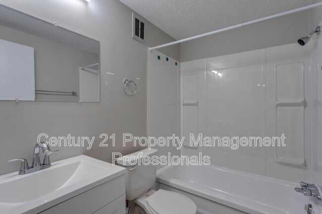 Photo du bâtiment - 9108 127 Ave NW