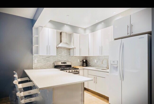 Kitchen - 380 S 5th St