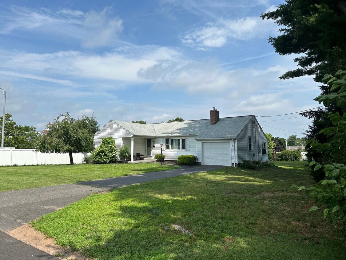 Primary Photo - 3 bedroom Ranch