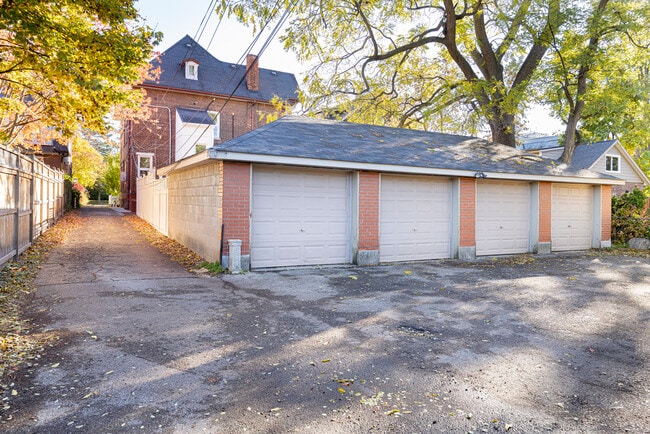 Building Photo - 178 High Park Av