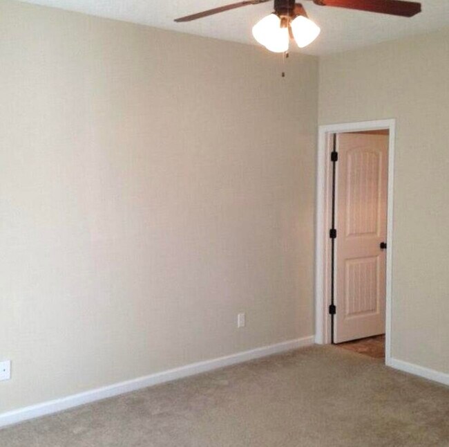 Foto del edificio - 137 Grove Landing Ct