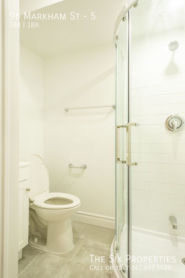 Photo du bâtiment - Newly Renovated Spacious 1 Bedroom Apartment - Trinity Bellwoods