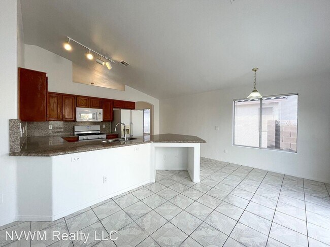 Foto del edificio - 3 br, 2 bath House - 7028 Overhill Ave