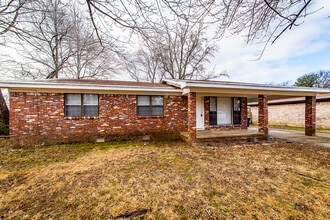 Building Photo - 17 Chalet St