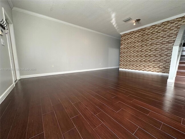 Foto del edificio - 2221 SE 24th Pl