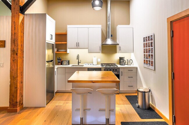 Building Photo - 421 2 Avenue-SI ID1386643P