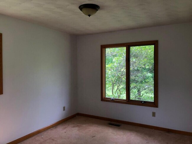 Foto del edificio - 2293 Riner Rd