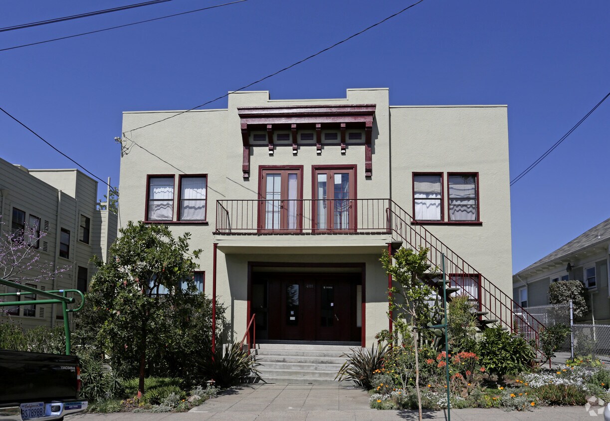 Foto del edificio - 4111 Montgomery St