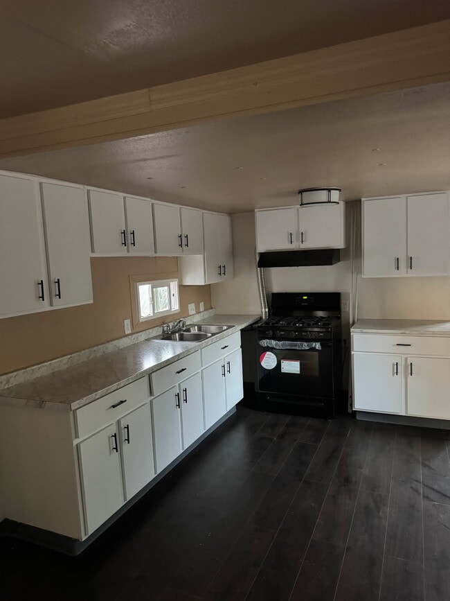 Foto del edificio - 8265 Arrowhead Lake Rd