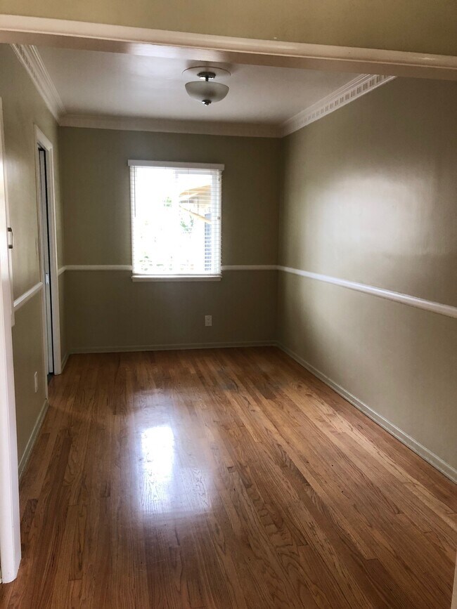 Building Photo - 5423 Thornburn St