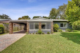 Building Photo - 929 SW 18th Ct