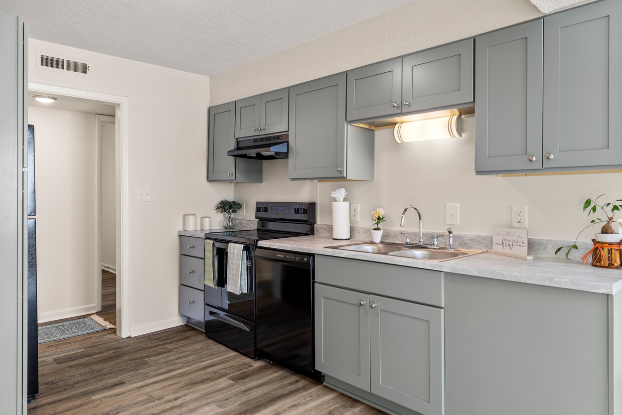 Foto principal - New Hanover Village Apartments