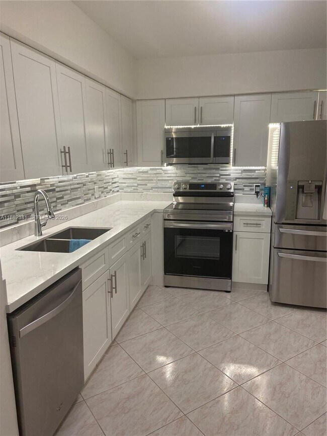 Foto del edificio - 1301 NE 7th St
