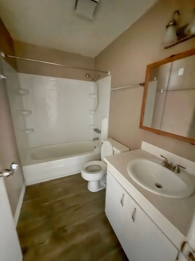 Building Photo - Comfortable 2 Bed / 1 Bath Just Steps from EWU