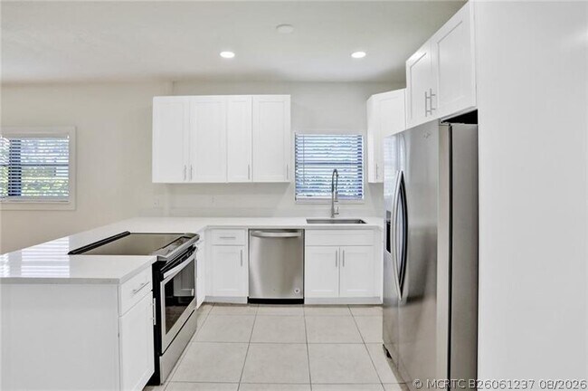 Building Photo - 4300 S Ocean Blvd