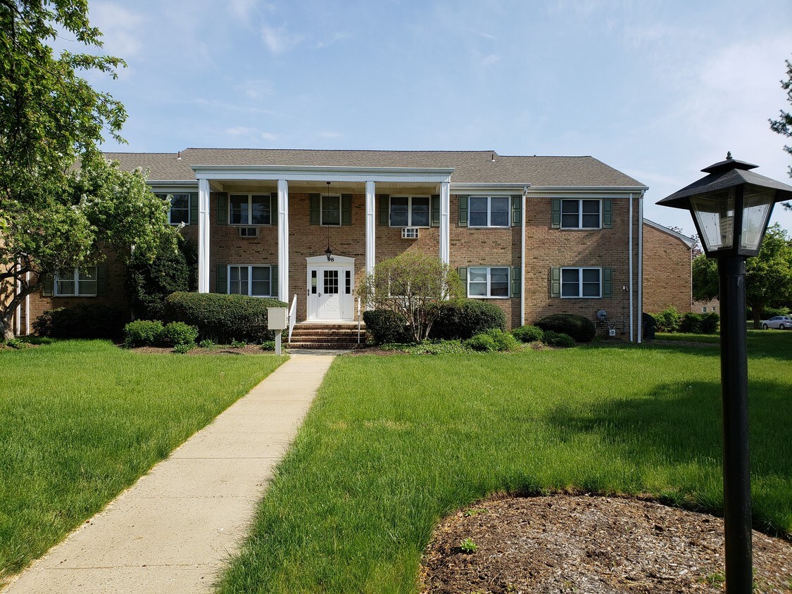 98 Stonehurst Blvd, Freehold, NJ 07728 Condo for Rent in Freehold, NJ