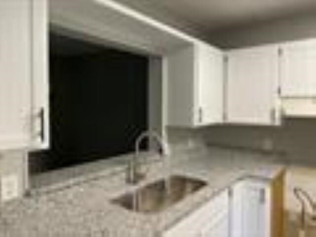 Building Photo - 1756 Beechwood Cir S