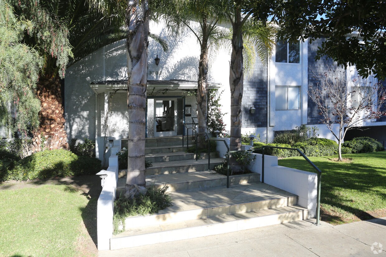 Canfield Plaza Apartaments - Canfield Plaza Apartments