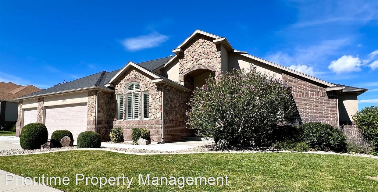 6 br, 4 bath House 14714 S Pristine Drive House Rental in Draper