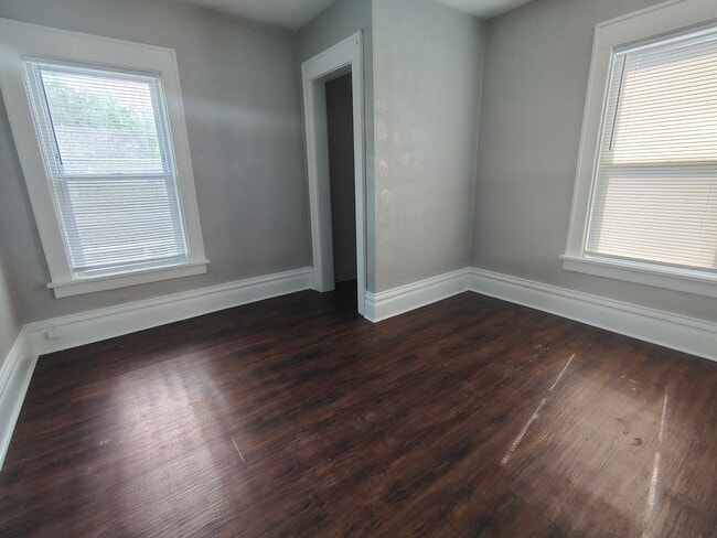 Building Photo - 514 Sheridan St