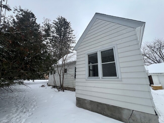 Building Photo - Click the “Apply Now” button or email wapmrentals@gmail.com for a prompt response.