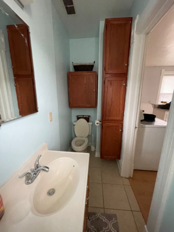 Foto principal - 18740 Hoffman Ave