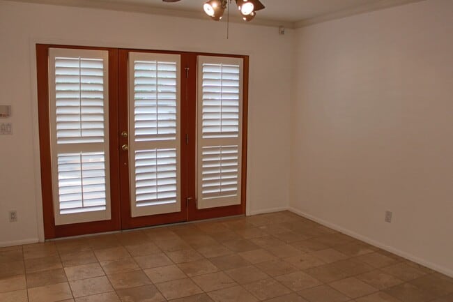 Building Photo - Immaculate El Matador 2 bedroom, 1 bath unit with private carport area, Available early March 2026