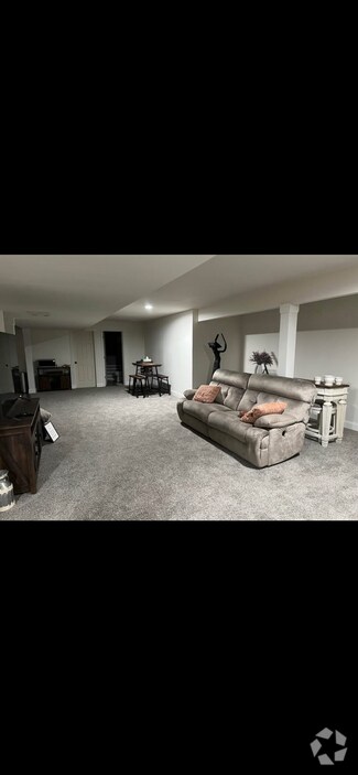 Building Photo - 121 Red Bud Ln
